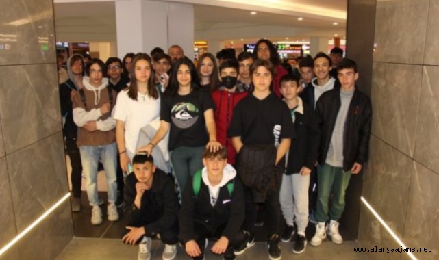 Alanyum AVM’den öğrencilere sanatsal destek
