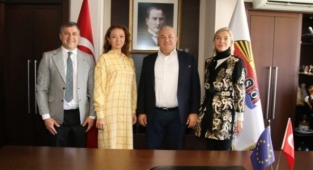 Başkan Şahin’e Rus ve Kazak tasarımcılardan ziyaret