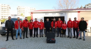 Başkan Yücel’den AKUT’a cihaz desteği