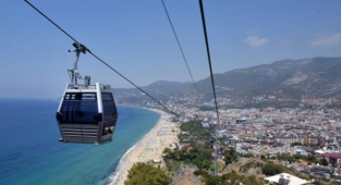 Başkan Yücel’den sağlıkçılara ‘14 Mart’ hediyesi