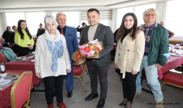 Başkan Yücel yaşlıları yemekte ağırladı
