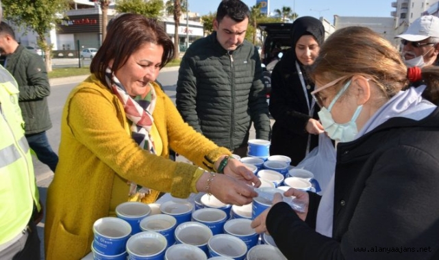 Büyükşehir’den Berat Kandili’nde lokma ve helva ikramı