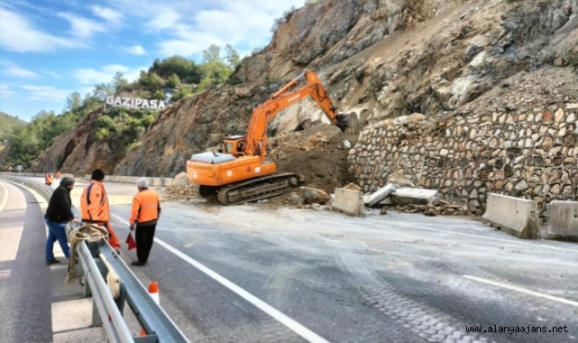 Gazipaşa’da Alanya yolu tek şeritten trafiğe açıldı