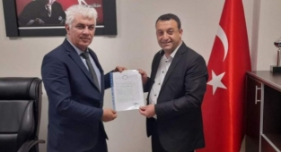 Güven tazeleyen Başkan Bayır mazbatasını aldı