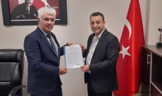 Güven tazeleyen Başkan Bayır mazbatasını aldı