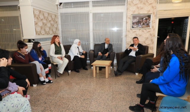 Kaymakam Ürkmezer, Alanya’da eğitim gören öğrencilerin sıkıntılarını dinledi