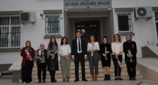 Kaymakam Ürkmezer kadın çalışanları unutmadı