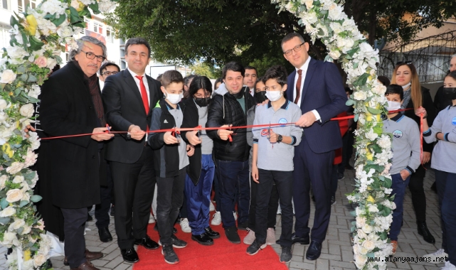 Kaymakam Ürkmezer kütüphane açılışına katıldı