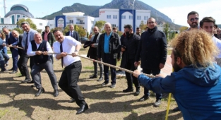 Mehmet Şahin üniversiteli öğrencilerle yarıştı