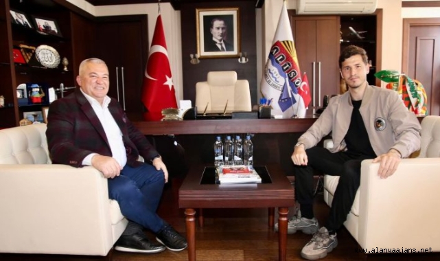 Milli futbolcu Uçan’dan Şahin’e sürpriz ziyaret