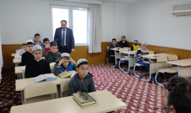 Müftü İlhan, Kur’an kursu ziyaretlerini sürdürüyor