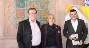 Osman Özcan kitabı için imza günü düzenledi