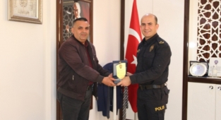 Patat’tan emekli olan bekçiye plaket