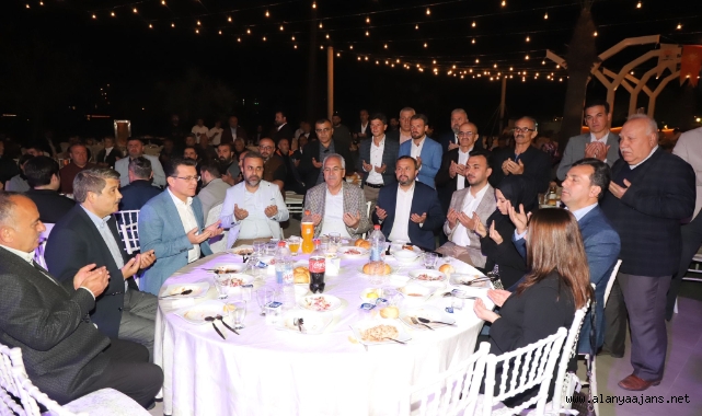 Alanya Ak Parti iftarında izdiham