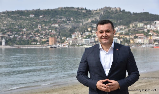 Alanya Belediyesi'nden Mahmutlar'da iftar ve şenlik