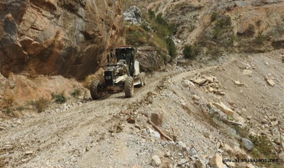 Alanya Belediyesi’nden Yayla yollarına bakım onarım çalışması