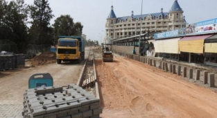 Alanya Belediyesi parke yol çalışmalarını Türkler’de sürdürüyor