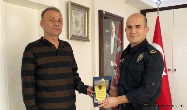 Alanya’da emekli polis memuruna plaket