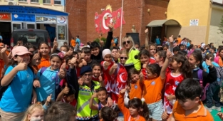 Alanya'da jandarma ekipleri okullarda seminerlere devam ediyor