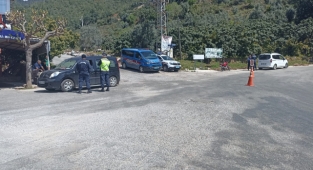 Alanya'da jandarma kurallara uymayanlara göz açtırmıyor