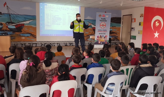 Alanya’da jandarmadan öğrencilere trafik eğitimi