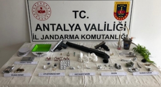 Alanya'da jandarmadan uyuşturucu operasyonu
