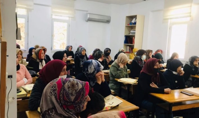Alanya’da Kur’an öğrenen kadınlar anlamlı günde buluştular