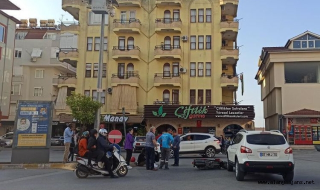 Alanya’da maddi hasarlı kaza!