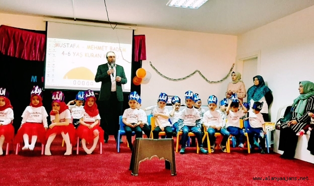 Alanya’da minik öğrenciler Kur’an-ı Kerim ile taçlandırıldı