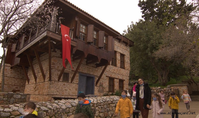 Alanya'da öğrenciler kültür evlerinde zaman yolculuğuna çıktı