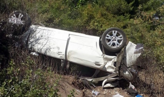 Alanya’da otomobil 15 metreden uçuruma yuvarlandı