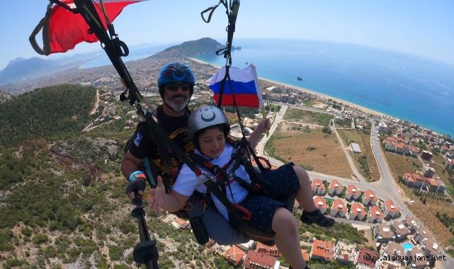 Alanya'da Rus ve Ukraynalı çocuklar birlikte uçtu