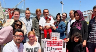 Alanya’da yerleşik yabancılar Ela bebek için kermes düzenledi