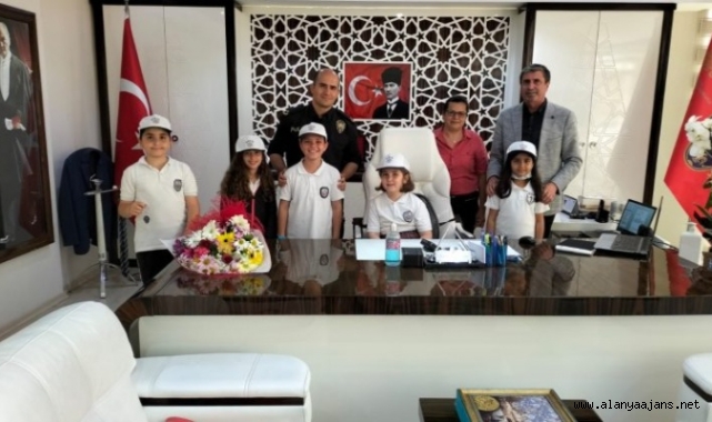Alanya Emniyet Müdürü Patat, makamını çocuklara bıraktı