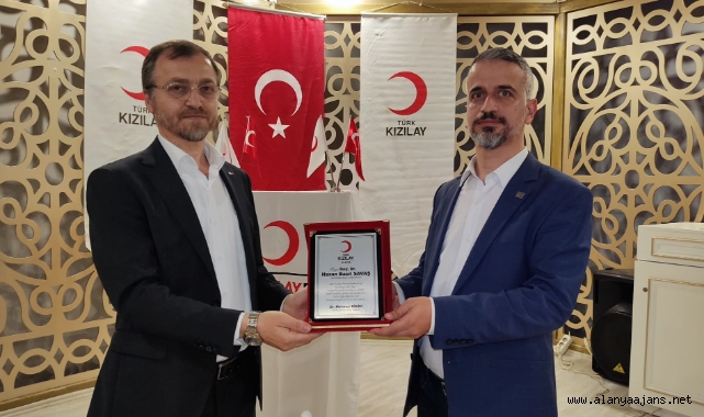 Alanya Kızılay iftarda buluştu! Savaş'a teşekkür plaketi