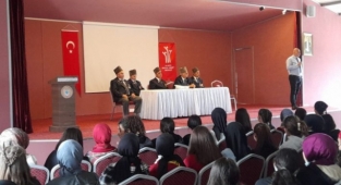 Alanyalı Kıbrıs gazileri tecrübelerini öğrencilerle paylaştı