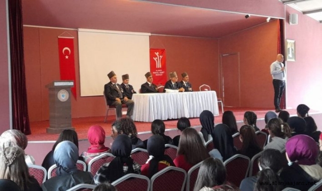 Alanyalı Kıbrıs gazileri tecrübelerini öğrencilerle paylaştı