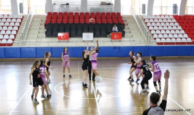 Alanyalı kızlar Antalya'yı temsil ediyor