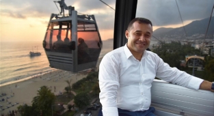 Başkan Yücel’den çocuklara 23 Nisan hediyesi