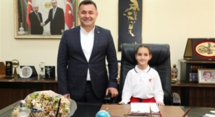 Başkan Yücel koltuğu devretti