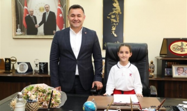 Başkan Yücel koltuğu devretti