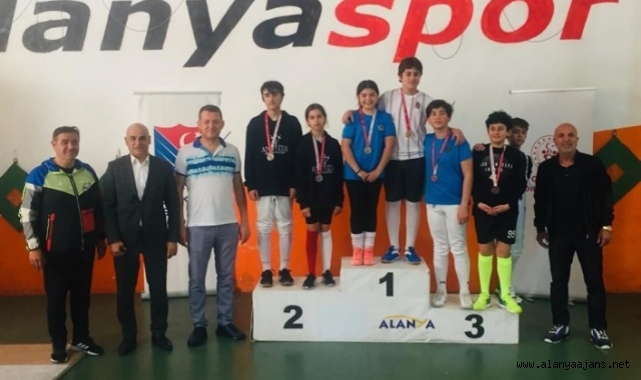 Eskrim İl Şampiyonası’nda Alanya damgası