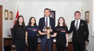 Jimnastik şampiyonlarından Kaymakam Ürkmezer’e ziyaret