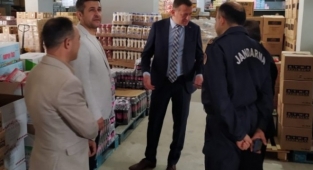 Kaymakam Ürkmezer’den hayırsever esnafa sürpriz ziyaret