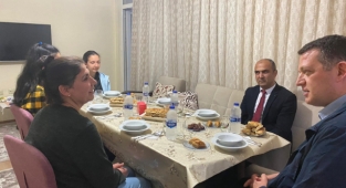 Kaymakam Ürkmezer, Dilsiz ailesine konuk oldu