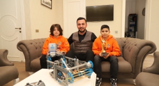 Robotik Kodlama takımından Bakan Çavuşoğlu ve Başkan Toklu'ya teşekkür