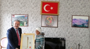 Şehit annesini unutmadı