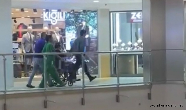 Ünlü sanatçı Tatlıses Alanyum AVM'den alışveriş yaptı