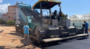 Alanya’da yeni açılan yollar asfaltlanıyor