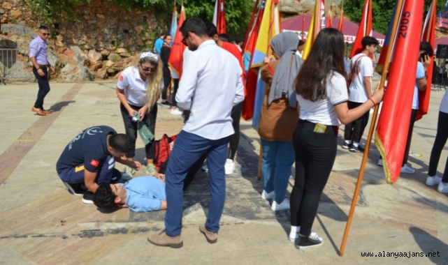 19 Mayıs töreninde bir öğrenci baygınlık geçirdi